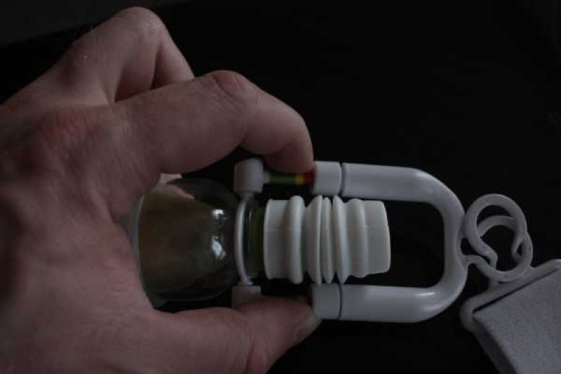 Phallosan Forte Zugstärke einstellen — roter Bereich zeigt optimale Spannung